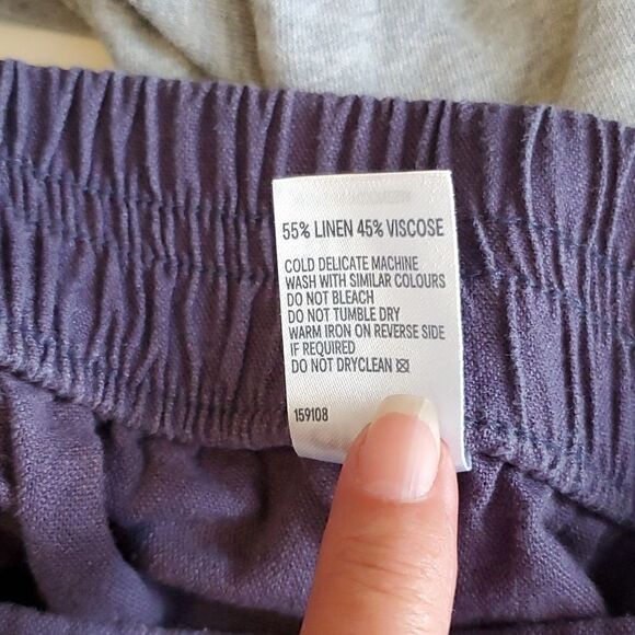 Anko womans linen shorts, size 10, navy blue - Picture 5 of 5